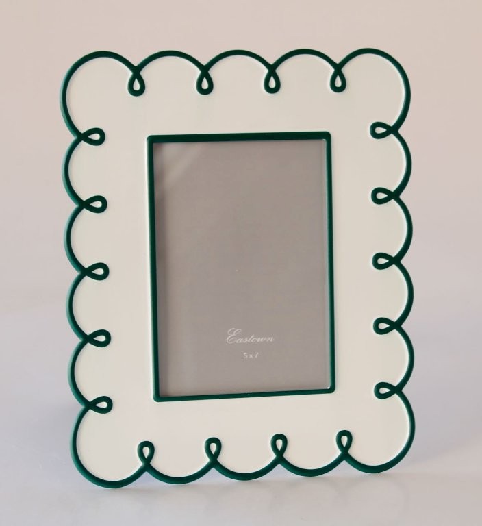 Green & White Metal Scallop Standing Photo Frame